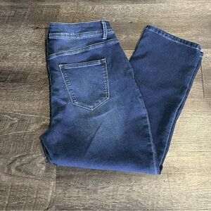 Lane Bryant Mid Rise Medium Wash Capri Jeans size 16